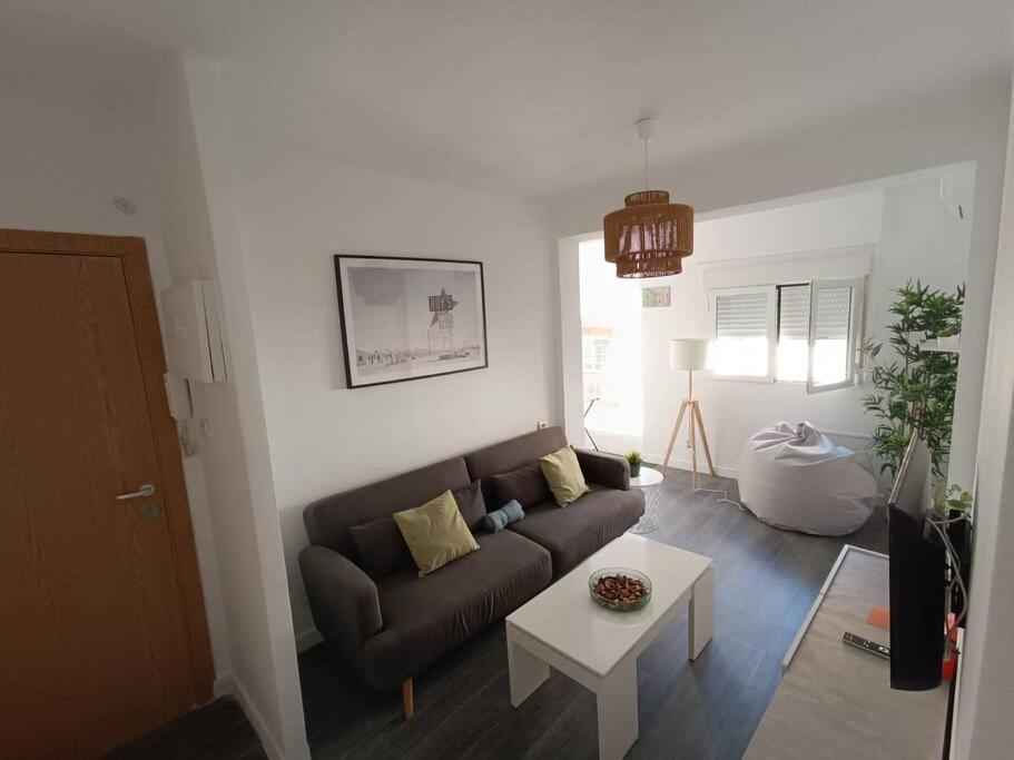 Estupendo Piso Renovado A 30 Metros De La Playa Daire Almería Dış mekan fotoğraf