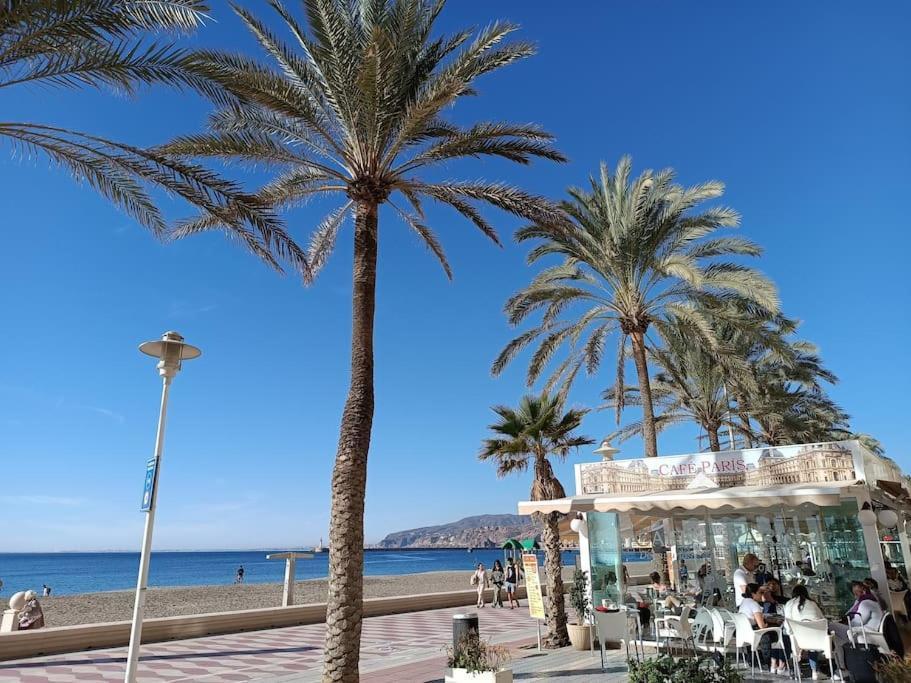 Estupendo Piso Renovado A 30 Metros De La Playa Daire Almería Dış mekan fotoğraf