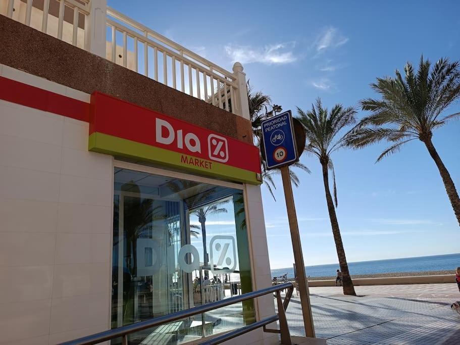 Estupendo Piso Renovado A 30 Metros De La Playa Daire Almería Dış mekan fotoğraf